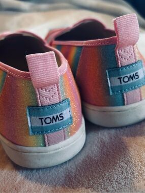NWT in Box TOMS Candy Pink Gradient Glitter